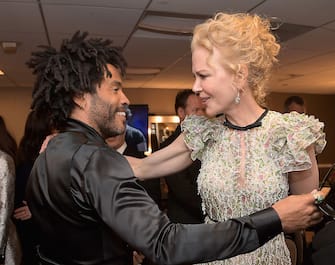 WEST HOLLYWOOD, CA - NOVEMBER 06:  Recording artist Lenny Kravitz (L) and actress Nicole Kidman  pose in the green room during the Hollywood Film Awards on November 6, 2016 in West Hollywood, California.  (Photo by Charley Gallay/Getty Images for dcp)