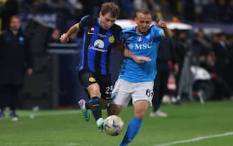 Inter Milan's Italian midfielder #23 Nicolo Barella and Napoli's Italian midfielder #60 Francesco Gioielli vie for the ball during the Italian Super Cup final football match between Napoli and Inter Milan at Al-Awwal Park Stadium in Riyadh, on January 22, 2024. (Photo by Fayez NURELDINE / AFP)