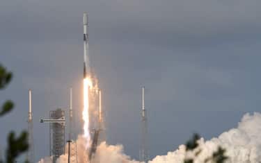 CAPE CANAVERAL, FLORIDA, UNITED STATES - 2023/11/12: A SpaceX Falcon 9 rocket launches the third pair of O3b mPOWER satellites for Luxembourg-based company SES from pad 40 at Cape Canaveral Space Force Station in Cape Canaveral. The mission will place two of the Boeing-built internet-providing satellites into medium-Earth orbit. (Photo by Paul Hennessy/SOPA Images/LightRocket via Getty Images)