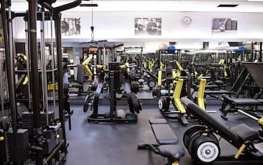 La sala pesi della palestra Silver Gym chiusa secondo le misure anti Covid contenute nel nuovo DPCM entrato in vigore da oggi, Roma, 26 ottobre 2020. ANSA/RICCARDO ANTIMIANI