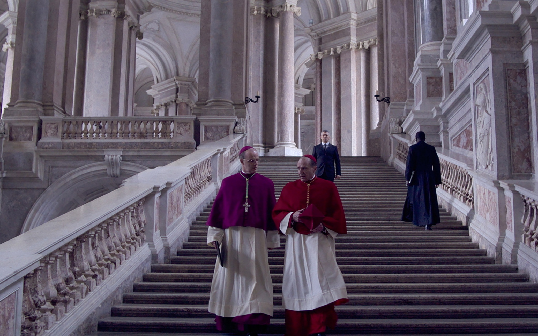  conclave trama e cast del film con ralph fiennes sergio castellitto