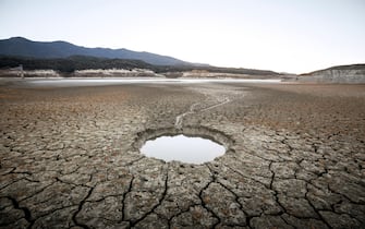 Cachuma Lake in California's Santa Ynez Valley is now mostly dry after several years of extreme drought. © Scott London/Alamy Live News