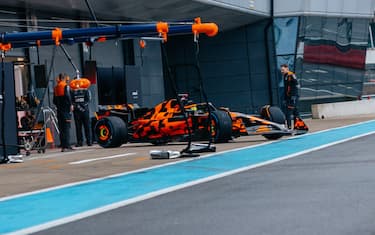 A Silverstone il debutto della MCL39