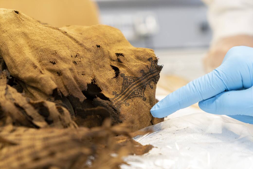 Il_restauro_della_mummia_del_fanciullo._Photo_Eurac_Research_-_Annelie_Bortolotti.jpg