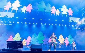 MILAN, ITALY - JULY 15: Max Pezzali performs at Stadio San Siro on July 15, 2022 in Milan, Italy. (Photo by Sergione Infuso/Corbis via Getty Images)