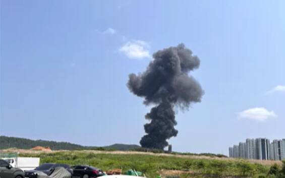 Corea del Sud, aereo militare si schianta al suolo: 4 morti. VIDEO ...