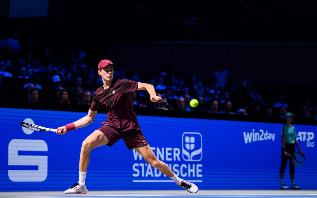 https://static.sky.it/editorialimages/2b05d052d4514424599a0c716f2491d7f6a47cd0/skysport/it/tennis/2025/10/26/atp-vienna-atp-basilea-2025-partite-oggi-26-ottobre/getty_sinner_vienna.jpg?im=Resize,width=1218