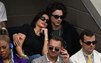 06_timothee_chalamet_kylie_jenner_bacio_ipa - 1