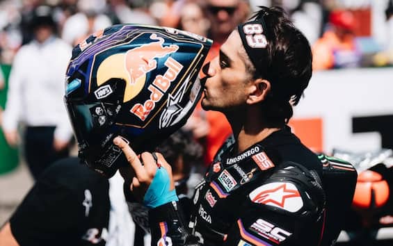 https://static.sky.it/editorialimages/2b230ce2bc8ca7b57adfcf1dc0ce62be9bc59ee7/skysport/it/motori/motogp/video/2025/07/28/martin-motogp-gp-brno-video/jorge_martin_gp_brno_aprilia_instagram.jpg?im=Resize,width=565