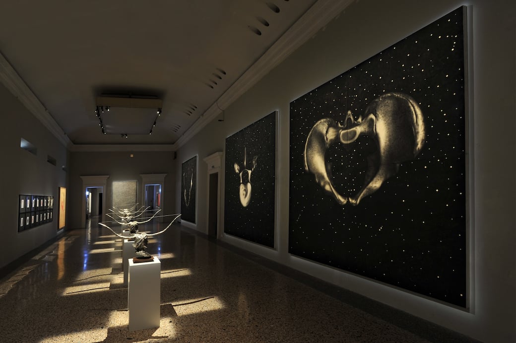 Veduta_della_mostra_Omar_Galliani_Diacronica_Il_tempo_sospeso_Palazzo_Reale_Milano_2023_Ph_Luca_Trascinelli_2.jpg