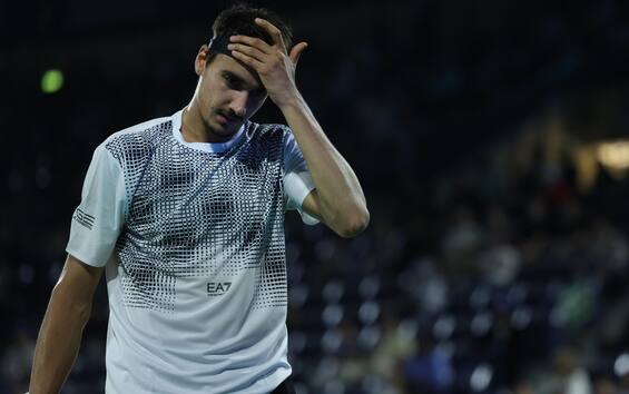 ATPドバイ2025年、私のsononego al 1°tullo：tsitsipas vince in due set