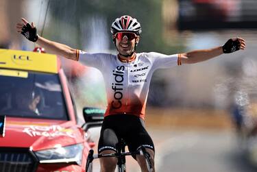 epa10743897 Spanish rider Ion Izagirre of team Cofidis wins the 12th stage of the Tour de France 2023, a 168.8km race from Roanne to Belleville-en-Beaujolais, France, 13 July 2023.  EPA/MARTIN DIVISEK