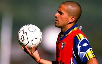 10 Aug 1998:  Portrait of Juan Sebastian Veron of Parma during training in Parma, Italy. \ Photo: Claudio Villa \ Mandatory Credit: Allsport UK /Allsport