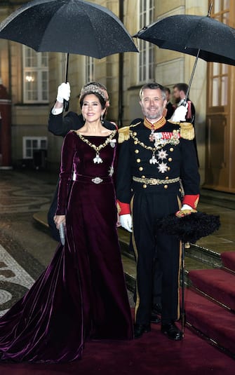 epa11052977 Denmark's Crown Prince Frederik and Crown Princess Mary arrive for the New Year's banquet at Amalienborg Castle in Copenhagen, Denmark, 01 January 2024 (issued 02 January 2024). Queen Margrethe II, 83, who has reigned for 52 years, on 31 December 2023 announced that she would step down as regent on 14 January 2024, the 52nd anniversary of her accession to the throne. Her son, Crown Prince Frederik, will take over the throne as King Frederik X.  EPA/KELD NAVNTOFT  DENMARK OUT
