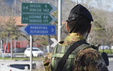 Almost 100 Italian soldiers deployed to control Slovenian-Italian border areas took to the streets today, Trieste, 20 March 2020. ANSA/BRUSAFERRO