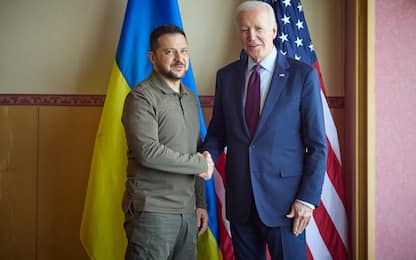 Biden a Zelensky: "Continueremo a sostenervi". Russi ad Avdiivka