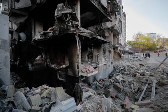 epa09916101 A building damaged in the previous day's shelling in Kyiv, Ukraine, 29 April 2022. Ten people were injured during that shelling, the Centre for Defence Strategies (CDS) reports in its daily briefing. Russian troops entered Ukraine on 24 February resulting in fighting and destruction in the country and triggering a series of severe economic sanctions on Russia by Western countries.  EPA/SERGEY DOLZHENKO