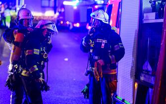 04 January 2024, Lower Saxony, Uelzen: Volunteer firefighters work on the fire at the hospital. The fire broke out on the third floor of the hospital late on Thursday evening. One person died and 22 others were injured, six of them seriously. Photo: Philipp Schulze/dpa (Photo by Philipp Schulze/picture alliance via Getty Images)