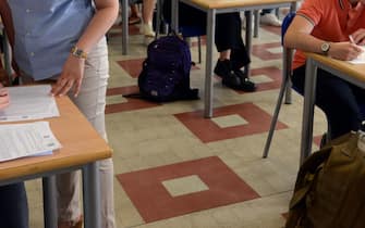 Milano, prima prova scritta di Italiano per l'esame di Maturita, il primo dopo pandemia all' Istituto Agnesi, di via Tabacchi