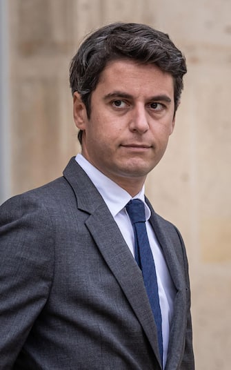 epa10925351 French Education Minister Gabriel Attal leaves the Elysee Palace after the weekly cabinet meeting in Paris, France, 18 October 2023.  EPA/CHRISTOPHE PETIT TESSON