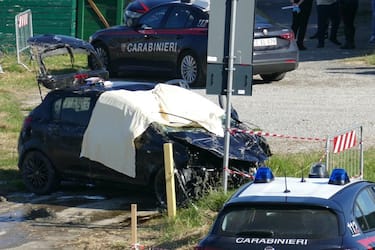 L'auto finita nel Po recuperata dai soccorritori a Casalmaggiore (Cremona), 5 luglio 2024.
ANSA/Mauro Cabrini