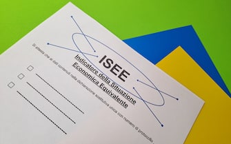 Equivalent Economic Situation Indicator Form Modello ISEE. Table with colored sheets.