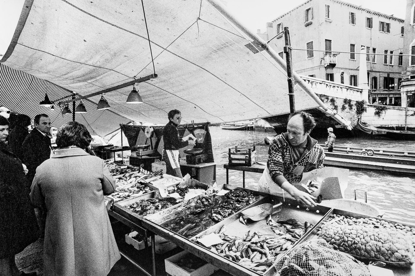 Com'era Venezia negli anni '70? Un libro racconta la città prima del turismo di massa | Sky Arte