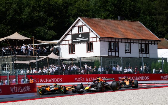 https://static.sky.it/editorialimages/2c1b1f61d285cc148e23e65b76c18e9671421e0e/skysport/it/motori/formula-1/video/2025/07/26/f1-gp-belgio-sprint-race-highlights/f1_ipa_vertsappen_sprint_belgio_2025.jpg?im=Resize,width=565