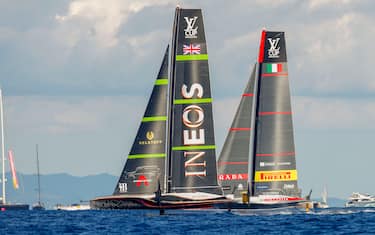epa11630425 Team Luna Rossa Prada Pirelli (R) and team INEOS Britannia (L) compete during Day 2 of the 2024 Louis Vuitton Cup final in Barcelona, Spain, 28 September 2024. The winner of the Louis Vuitton Cup sailing competition determines the challenger in the 37th America's Cup to be held in October.  EPA/Quique Garcia