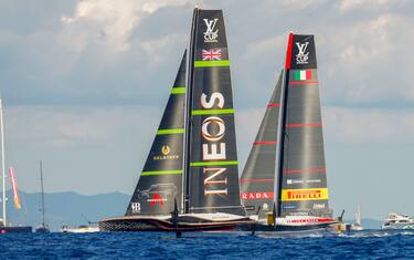 epa11630425 Team Luna Rossa Prada Pirelli (R) and team INEOS Britannia (L) compete during Day 2 of the 2024 Louis Vuitton Cup final in Barcelona, Spain, 28 September 2024. The winner of the Louis Vuitton Cup sailing competition determines the challenger in the 37th America's Cup to be held in October.  EPA/Quique Garcia