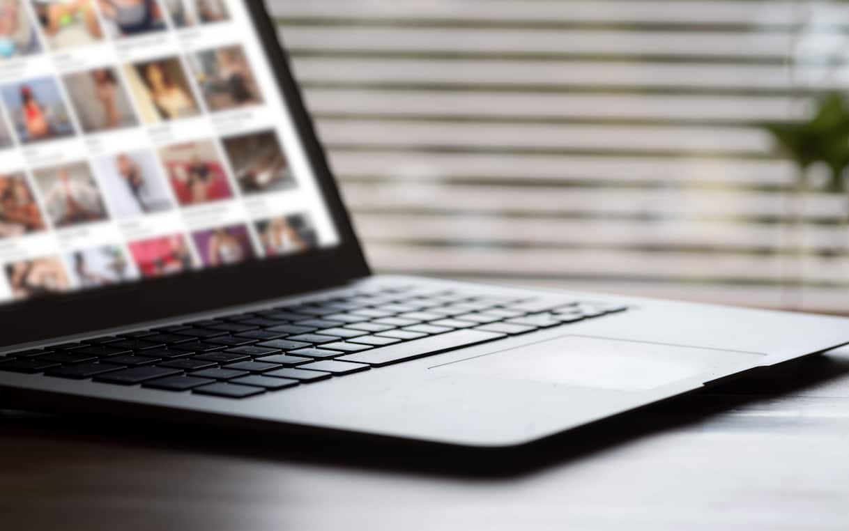 Siti porno, da oggi per accedere serve verificare la maggiore età: come funziona