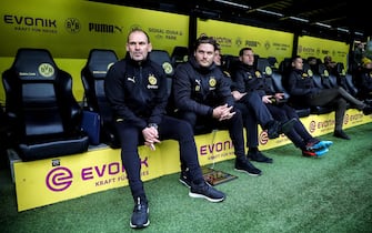 epa07355723 Dortmund's assistant coaches Manfred Stefes (L) and Edin Terzic (C) sit on the bench prior to the German Bundesliga soccer match between Borussia Dortmund and TSG 1899 Hoffenheim in Dortmund, Germany, 09 February 2019.  EPA/FRIEDEMANN VOGEL CONDITIONS - ATTENTION: The DFL regulations prohibit any use of photographs as image sequences and/or quasi-video.