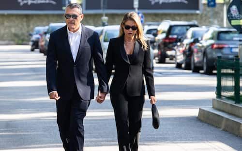<div>Former Italian soccer player Bobo Vieri, flanked by his wife Costanza Caracciolo (R), arrives at Giorgio Armani's funeral parlour in via Bergognone, in Milan, Italy, 6 September 2025.</div><div>ANSA/ DAVIDE CANELLA</div>
