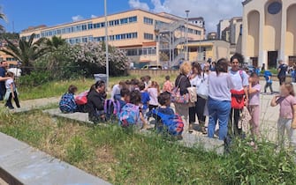 Campi Flegrei, gente in strada