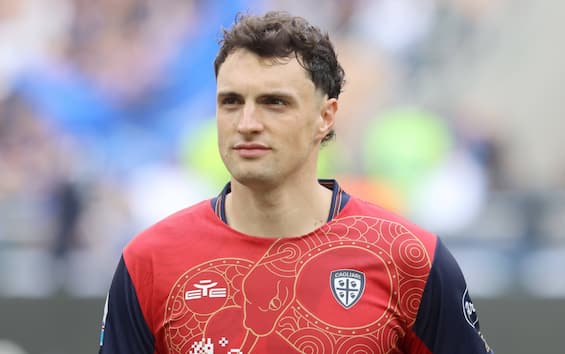 https://static.sky.it/editorialimages/2c6b23af21f010f1ac93b48181b43123f885dff6/skysport/it/calcio/calciomercato/video/2025/08/19/zortea-bologna-cagliari-calciomercato-news-1030034/zortea_cagliari_ipa.jpg?im=Resize,width=565