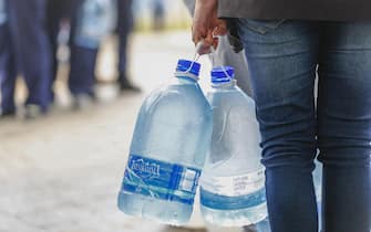 epa06453020 A resident of Cape Town collects drinking water from a mountain spring collection point in Cape Town, South Africa, 19 January 2018. Cape Town will become the first major city in recent history to run out water. The City of Cape Town is currently in the midst of a severe water crisis. 'Day Zero' when the water runs out in the city is estimated to be 22 April 2018. Day Zero comes when the dam levels reach 13.5 percent and most taps will be turned off. Currently dam levels are at 28.7 percent.  EPA/NIC BOTHMA