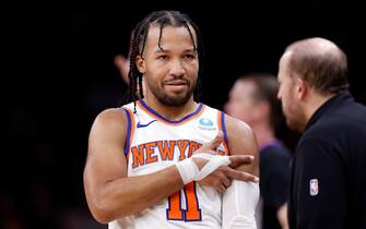 PHOENIX, ARIZONA - DECEMBER 15: Jalen Brunson #11 of the New York Knicks reacts after hitting a three point basket during the second half against the Phoenix Suns at Footprint Center on December 15, 2023 in Phoenix, Arizona. NOTE TO USER: User expressly acknowledges and agrees that, by downloading and or using this photograph, User is consenting to the terms and conditions of the Getty Images License Agreement.  (Photo by Chris Coduto/Getty Images)