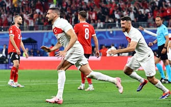 epa11453667 Merih Demiral of Turkey (L) celebrates scoring the 2-0 during the UEFA EURO 2024 Round of 16 soccer match between Austria and Turkey, in Leipzig, Germany, 02 July 2024.  EPA/FILIP SINGER