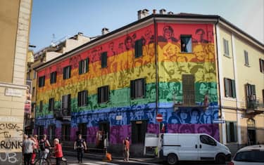 Inaugurazione de  Il murale dei diritti  realizzato dall associazione OrMe - Ortica Memoria e dal collettivo artistico Orticanoodles in via Ortica, Milano 7 Ottobre 2023.
ANSA/MATTEO CORNER