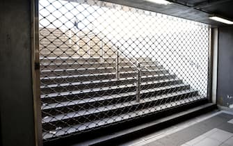 La stazione Centrale della metropolitana di Milano  chiusa a causa dello sciopero indetto da alcune sigle sindacali. Milano 17 Febbraio 2023.
ANSA / MATTEO BAZZI



