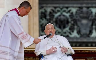 Pope Francis at the end of the Mass on Palm Sunday in Saint Peter's Square at The Vatican City, 13 April 2025. 
ANSA/FABIO FRUSTACI