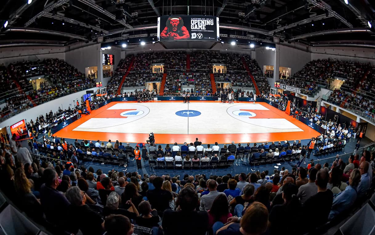 https://static.sky.it/editorialimages/2ce7e9f4cf7b8c8c57bc453d2b05711c1eec9b0b/skysport/it/basket/2025/10/25/derthona-tortona-trapani-serie-a-basket--risultato/cittadella_tortona_derthona_ciamillo_arena.jpg?im=Resize,width=1218