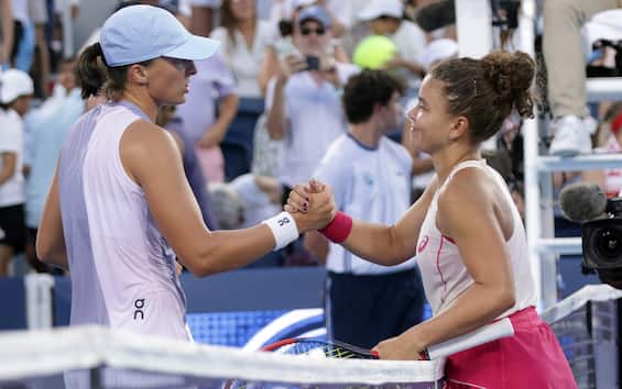 https://static.sky.it/editorialimages/2ce8a07e12fd7eb62e58aeb02e626d0e869cd184/external-upload/liveblog-manager/sport/2025/08/19/paolini_swiatek_finale_cincinnati_2025_ansa.jpg?im=Resize,width=565