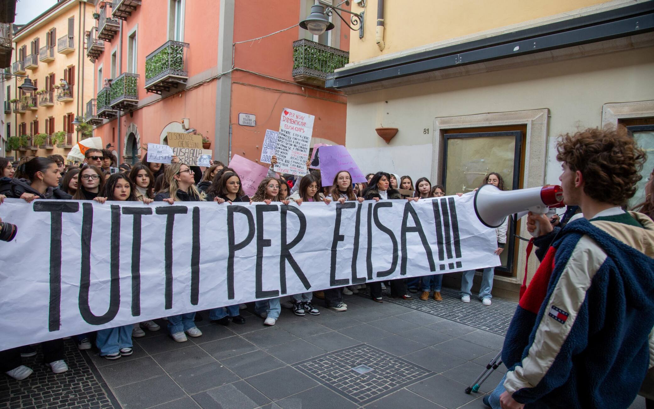 Striscione dedicato a Elisa Claps Striscione dedicato a Elisa Claps