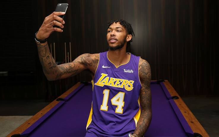 NBA i Lakers piu ricchi di 13 milioni all anno grazie al nuovo sponsor Sky Sport
