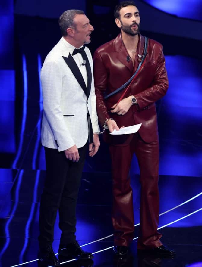 Look Marco Mengoni, tutti i vestiti indossati alla prima serata di Sanremo  2024