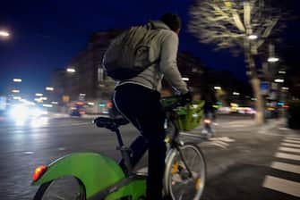 Scooter, monopattini e bici condivise, la sharing mobility conquista le ...