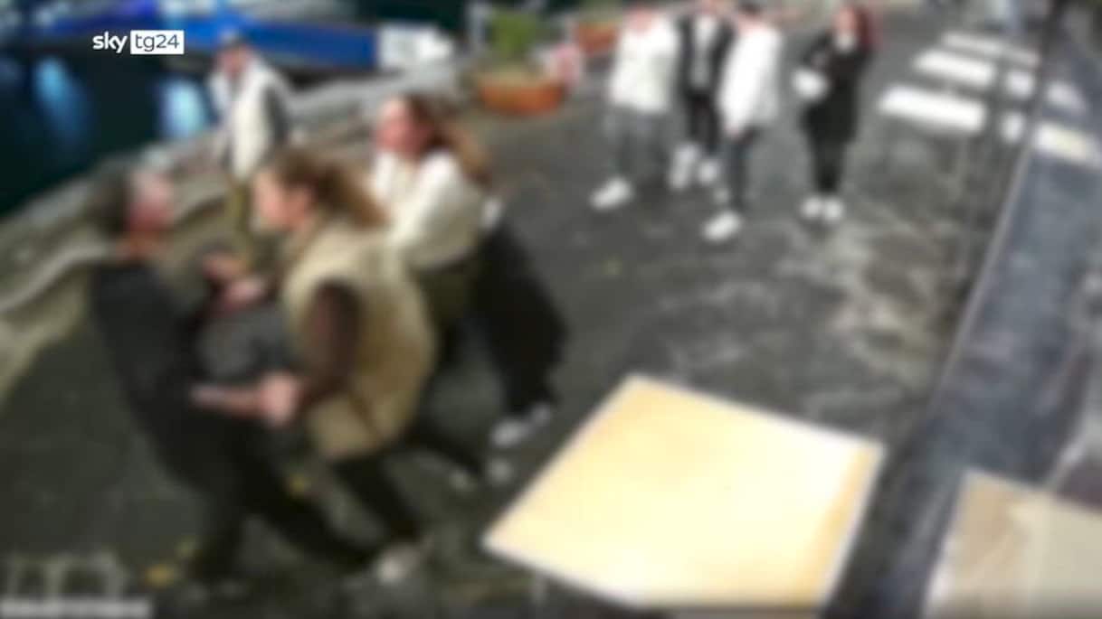 pestaggio-ischia-uomo-sordo-pestato-da-4-giovani-video-sky-tg24