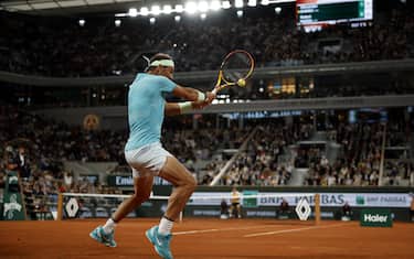 epa11373511 Rafael Nadal of Spain in action during his Men's Singles 1st round match against Alexander Zverev of Germany during the French Open Grand Slam tennis tournament at Roland Garros in Paris, France, 27 May 2024.  EPA/YOAN VALAT