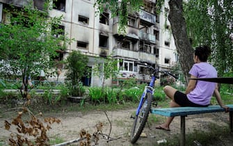 epaselect epa10722891 A local woman sits in front of the damaged residential building in Shebekino, Belgorod region, Russia, 02 July 2023. According to local authorities, an average of 500 ammunition per day has fallen on the Belgorod region in recent weeks, prompting Governor Vyacheslav Gladkov to evacuate the inhabitants of Shebekino, as well as nearby villages. However, the number of shells decreased in the last three days recording no more than 30. More than 50 percent of large and medium-sized enterprises in the Shebekinsky urban district of the Belgorod region returned to work after attacks by the Armed Forces of Ukraine, Gladkov said on his VKontakte page. He also said that the Shebekino municipal services restored 65 apartment buildings and 62 private households after shelling.  EPA/STRINGER